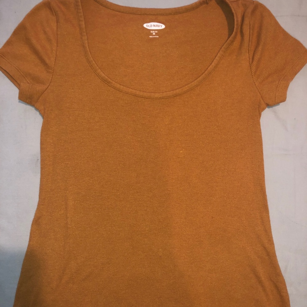 Simple yellow tee - Picture 2 of 2